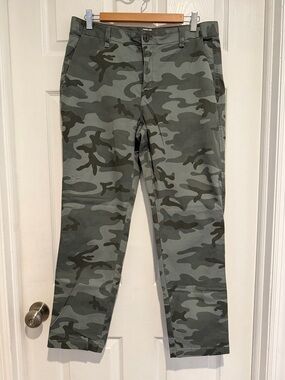 GAP Women's Green Camo Chinos